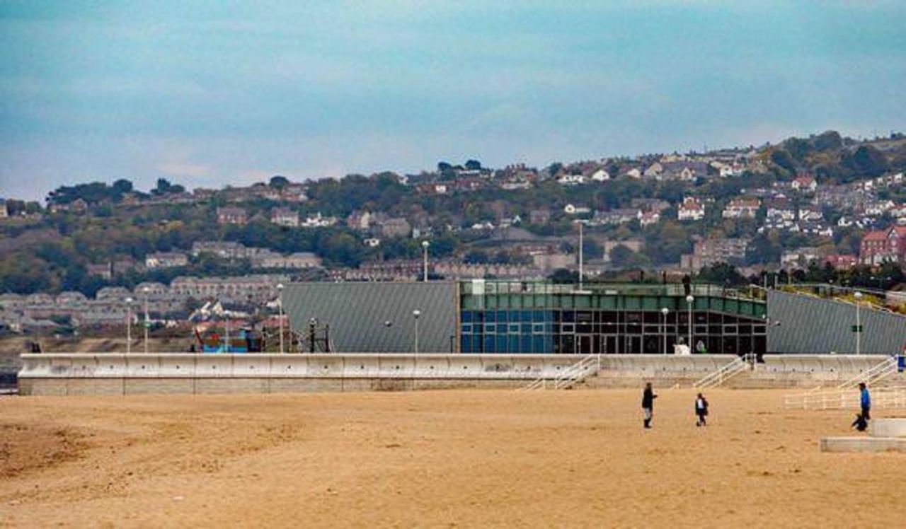 Central Colwyn Bay F1 Bagian luar foto
